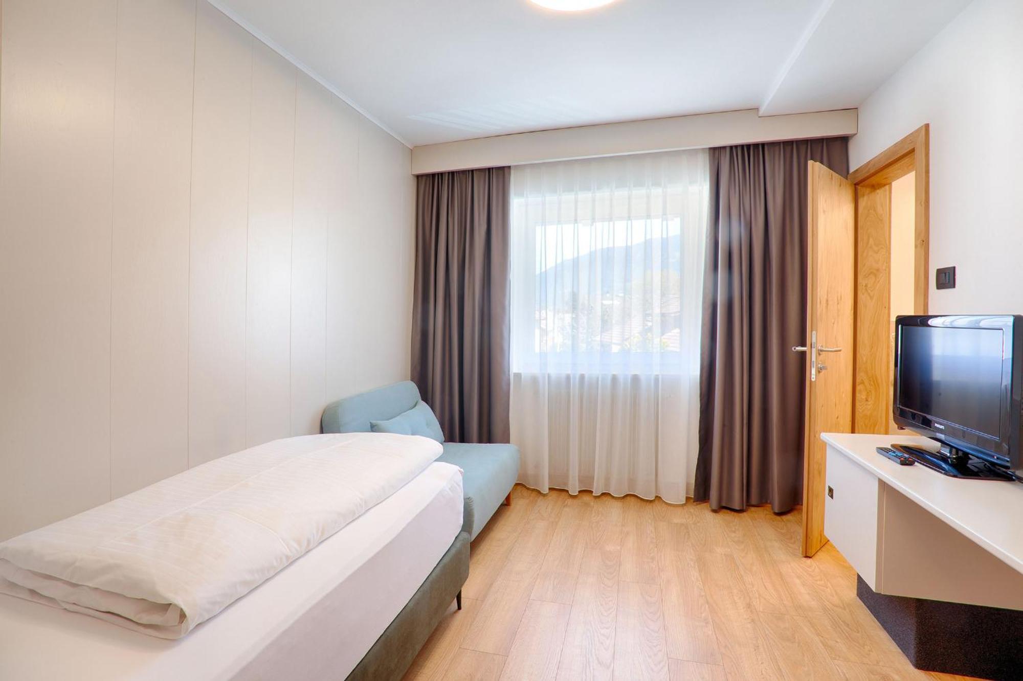 Hotel Lamm Naturns Exterior photo