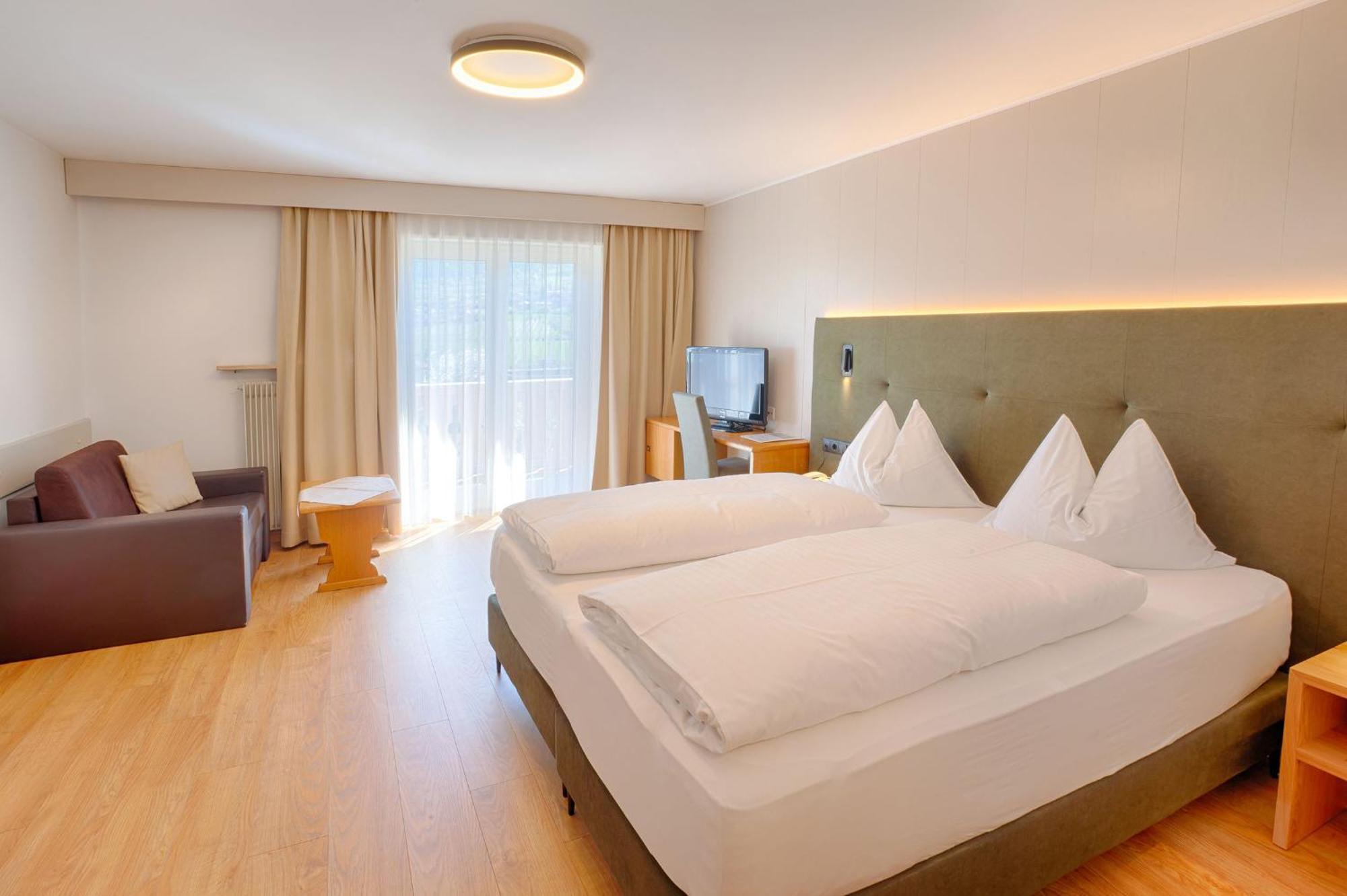 Hotel Lamm Naturns Exterior photo